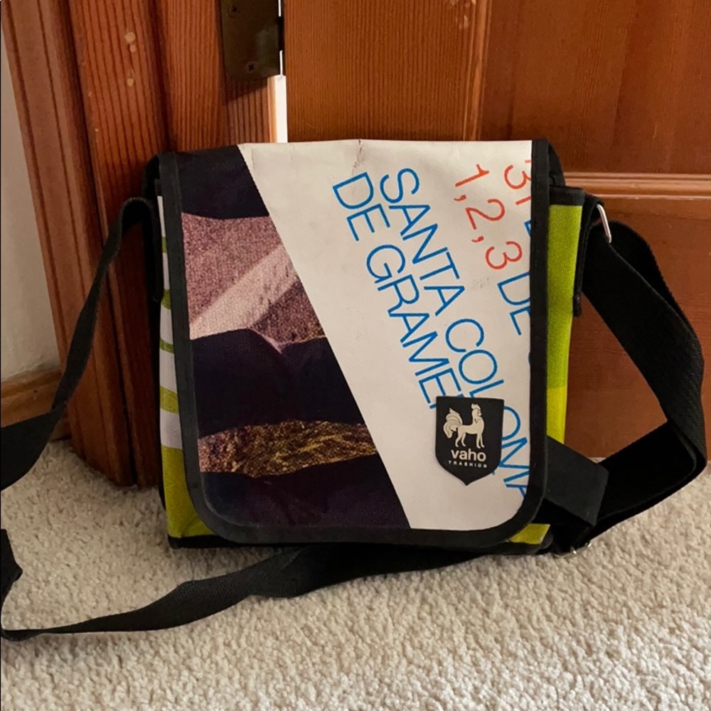 Vaho trashion shoulder bag